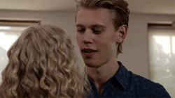 69shades:  tomlinsonparty:  This bit in the recent episode of The Carrie Diaries s l a y e d me. Jesus fuck.  OH MY GOD FUCK ME 