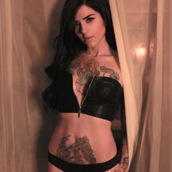 altmodelgirlcrush:  Hollyberry Suicide 