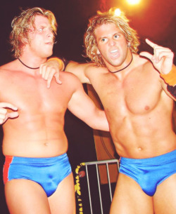 freakinghotguys:  wow what are you smuggling Zack?  Zack Ryder bulge! Dame!