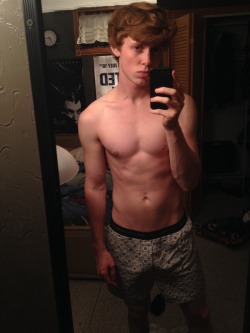 shadowsofsilver:  undie-fan-99:  weepingdildo:  I’m the biggest tool in the shed  Actually looks good in those boxers!  ..mmm.. 