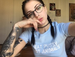 lunarr-bbyx:  Eat pussy not animals💖💖  I eat it all. 
