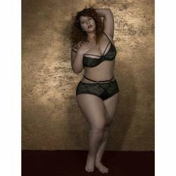 londonandrews:  You are confined only by the walls of yourself… #honormycurves #londonandrews #plusmodel #plussize #bodypositive #nobodyshame #iamsizesexy #beautybeyondsize Photo by @_hollyburnham 