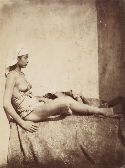 les-sources-du-nil:  Rudolph Carl Huber (circle of) [Nude woman sitting on carpet with her back against a wall] Cairo, Egypt, 1875-1876 (Ken &amp; Jenny Jacobson Orientalist Photography Collection) 