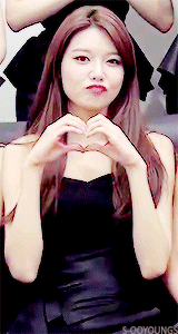 s-ooyoungs:  hearts and kisses from sooyoung~ 