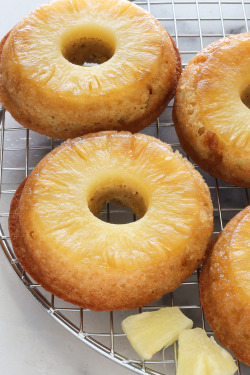 do-not-touch-my-food:    Pineapple Upside-Down Donuts    Oooo yummy