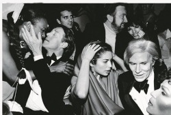 Capodanno 1979 Studio 54 New York Halston, Bianca Jagger, Jack Haley Jr., Liza Minnelli e Andy Warhol (Ph Robin Platzer)