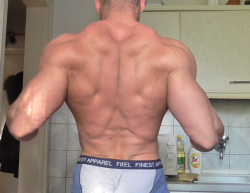 jeromeroundu2:  Practice posing for PRO/AM at my buddies flat….. decided to shoot off some PROGRESS SHOTS!  Currently at 94kg 