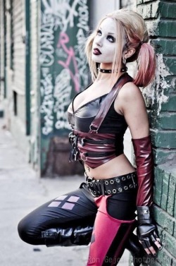 darkmaverik:  I adore that Harley Quinn ;)