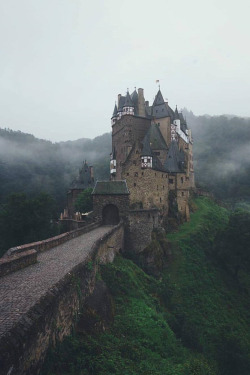 heaven-ly-mind: Eltz Castle  