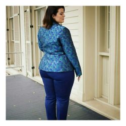 styleandcurve:That happy feeling when you know your bum looks good in your new jeans and blazer look. #SharingIsCaring with @mindycitybeauty Blazer by #eloquii