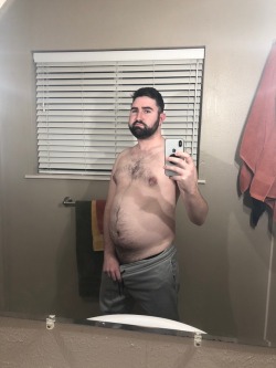 growingcubster:  mintybelly:  Feeling bigger! Whatcha think?  I think you are looking super thicc and should continue to grow more 🤤🤤🐷