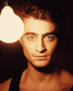 marielikestodraw:  panda4ces:  seriouslyamerica:  theunnamedqueer:  jeffreyswest:  In an interview with Out Magazine, a publication which focuses on gay interests, Radcliffe was asked about reception to his newest film Kill Your Darlings in which the