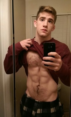 straightdudesexposed:  Hung Stud - Submission Such a hottie. Thanks for the submission xx And anyone who knows this guy/the guy who submitted this to me can inbox me rn before my pussy explodes. Thanks xx 