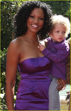 darkskinned-momma-mixed-baby:  Good job, darkskinned black woman!