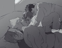 tomakehimfree:  just a dumb doodle before bed but @bobachalatte basically gave me the idea haha soumako fucking with rin or haru sleeping next to them (i chose rin cause why not haha) 
