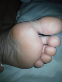 Cant get enuf of my wifes feet