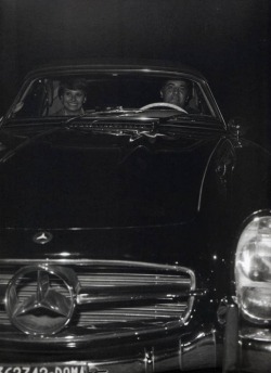 frenchcurious:  Sofia Loren et Federico Fellini en 1957,  Mercedes-Benz 300 SL Roadster - Vintage Automobile Dealerships and Automobilia.