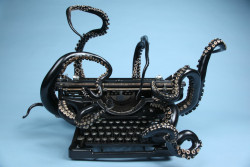 culturenlifestyle:  An Octopus Typewriter by Courtney Brown Oakland artist Courtney Brown unveil the surreal typing device at the  San Luis Obispo Museum of Art’s annual California Sculpture SLAM. Titled, “Self-Organization,” Brown took home first