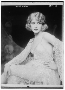 fawnvelveteen:  1920 photograph, Mary Eaton, stage and screen actress