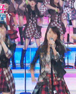 kpoptrollogy:  when you’re not even performing with the group, yet all eyes are on you. that’s naachan 