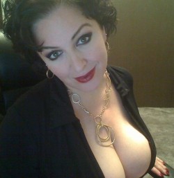 lewdmoms:  Nice MILF cleavage  Fine looking woman