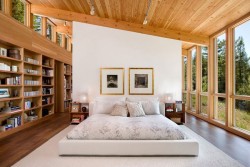 needcaffeine:  bookshelves in the bedroom, win.  (via Cedar Wood Clad Cozy Country House by Turnbull Griffin Haesloop Architects | Wave Avenue) 