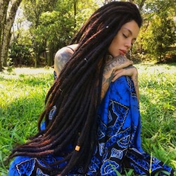 thenaturaltransition:  Please tag the source😁👑 #Naturalhair #naturalbeauty #teamnatural #locs #dreadlocs #kings #queens #fro ##dreadlocs #goodhair #beauty #inspired #embrace #follow  #blogger # #haircare #tnt #menwithlocs #womenwithlocs #melanin