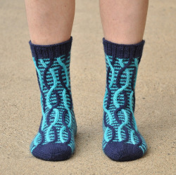 stitcherywitchery:  Eemeli – a free knitting pattern for a pair of knit socks.  By  Sari Suvanto.  Instructions available in Finnish.  