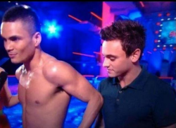 ilove1ddaley:  kermodebear:  in other news Tom Daley likes boys  im lAUHGING  Tom like 