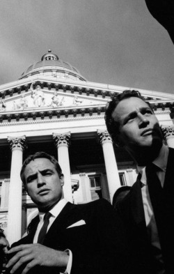 filmloversareverysickpeople: Marlon Brando e Paul Newman ad una marcia per i diritti civili, Sacramento 1961 