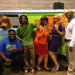 strayblossoms:  curlyteekay:  king-emare:  psalmsofraven:  cosplayingwhileblack:  Characters: Shaggy, Velma, Daphne, and FredSeries: Scooby-Doo  I am here for a Black Scooby gang  Who dis nigga in the blu???  😂😂😂  Scrappy  Thelma wit the thickness!!