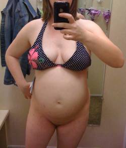 changingroomselfshots:  Pregnant women turn you on?