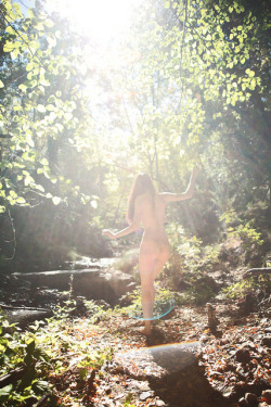 naktivated: morbok:  untitled by Shelbie Dimond on Flickr.   See the light. 