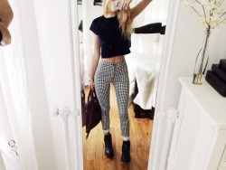 klouah:  christiescloset:  finals done for today, i’m going out :’) topshop checkered skinnies, docs, and brandy velvet crop top  fuckin goals 