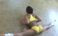losinginches:  real-hiphophead:  Rosa Acosta doing the splits …   i wanna be able to do this !