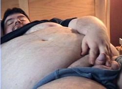 chubstermike:  chubsandchubs:  De puntillas.  I had to re-post this super sexy CHUB again…WOOF…
