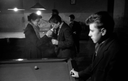 kvetchlandia:Frank Horvat     Teenagers Playing Billiards, London     1954