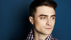 manhuntnet:  Daniel Radcliffe naked in a gay sex scene from Kill Your Darlings. 