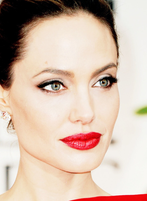 Angelina Jolie / ანჯელინა ჯოლი - Page 3 Tumblr_n0e6naXne81rzbj5mo1_500