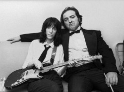 soundsof71:  Patti Smith and John Belushi backstage at Saturday Night Live, April 17, 1976, by Allan Tannenbaum