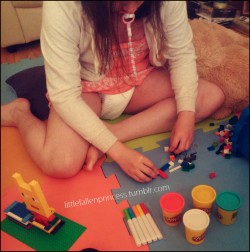 littlefallenprincess:  Someone come play with me? I has lego, play doh, juice, stuffies and despicable me. I may even share my cookies.