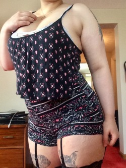 prideinpassion:  prideinpassion: How am I supposed to wear rompers when my ass takes up this much space?   Sweet sexy ass 