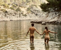 lyshaeskro:  psl:  macedonianmess:  butts are pretty funny but skinny dipping is truly a freeing sort of deal.  butts are fun because they’re squishy. I like butts.  Man. I like butts, too. And skinny dipping is fantastic. If you haven’t tried it,