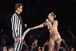 charlottefriederike:  And right about here we can pinpoint the exact moment that Robin Thicke regretted ever writing the song. 