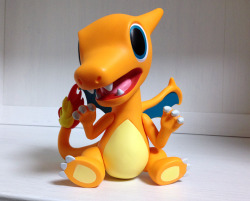 zombiemiki:  New Pokemon Time Charizard figure. I love the Pokemon Time series and design so much, and this Charizard is just precious. He is a present to my husband for his birthday! 