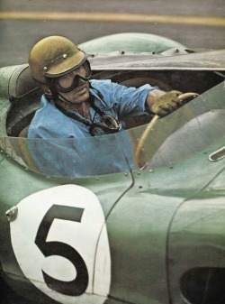 legendsofracing:  Carroll Shelby powers his Aston Marton DBR1/300 to victory in the 24 Heures du Mans in 1959, doing 323 laps together with Roy Salvadori.