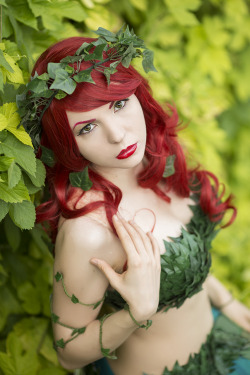 cosplaykittykat:  Poison Ivy Original Design CosplayYay! Finally got a chance to do a photoshoot with my poison ivy cosplay! I love how they turned out!