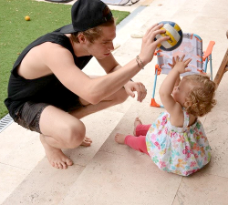 fivesource: Luke5SOS:  Saw my cousin yesterday :-) shes so cute 