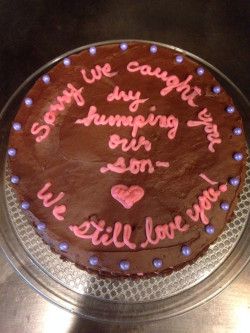 stunningpicture:  After an unfortunate incident involving my girlfriend, my mom made this cake to apologize.