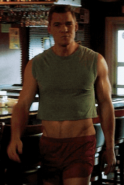 indiguus:  and i blame @tari-aldarion for this.  i watch for the plot.    alan ritchson  